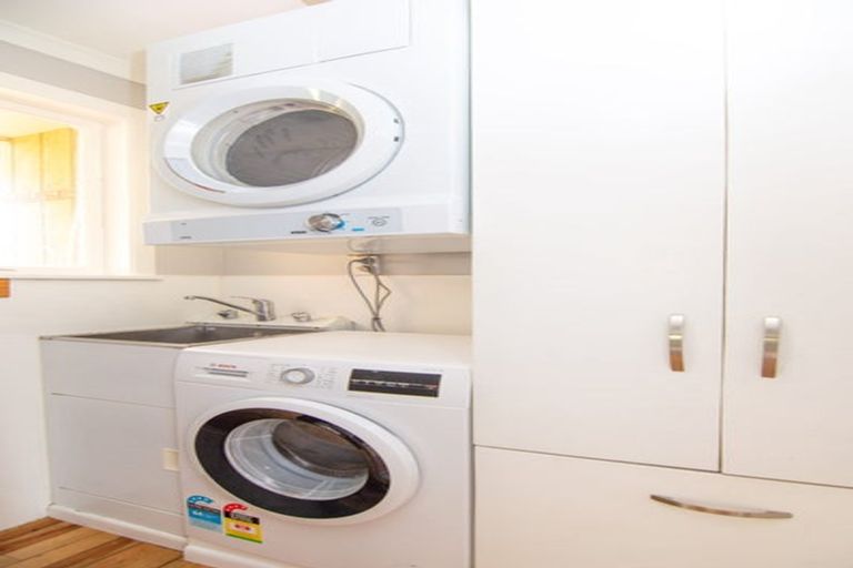 Photo of property in 10 Piper Place, Roslyn, Palmerston North, 4414