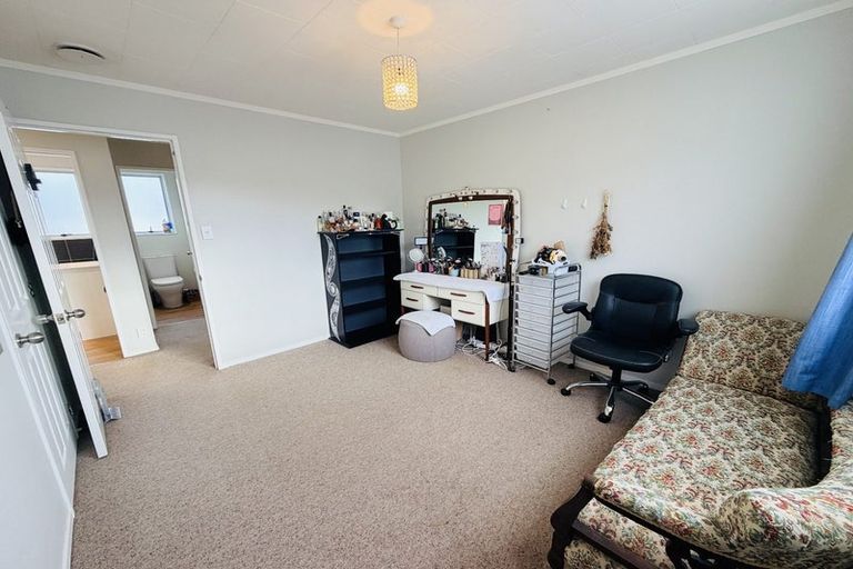 Photo of property in 8 Kaitawa Crescent, Paraparaumu, 5032