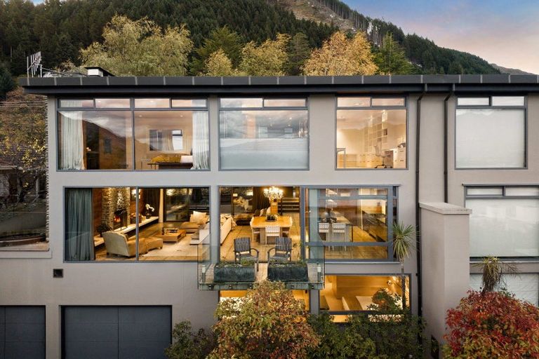 Photo of property in 42a Man Street, Queenstown, 9300