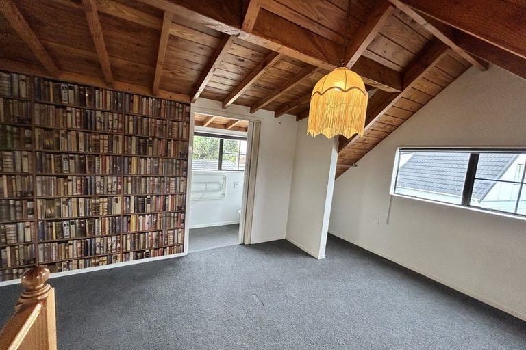 Photo of property in 21 Woodfield Avenue, Roslyn, Palmerston North, 4414