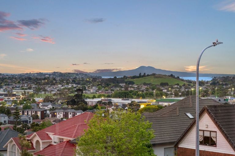 Photo of property in 35 Mccahill Views, Botany Downs, Auckland, 2010