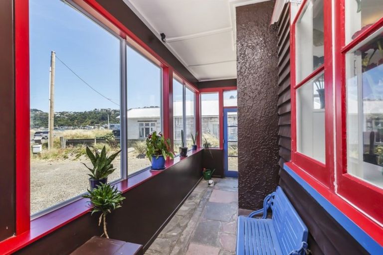Photo of property in 48f1 Lyall Parade, Lyall Bay, Wellington, 6022