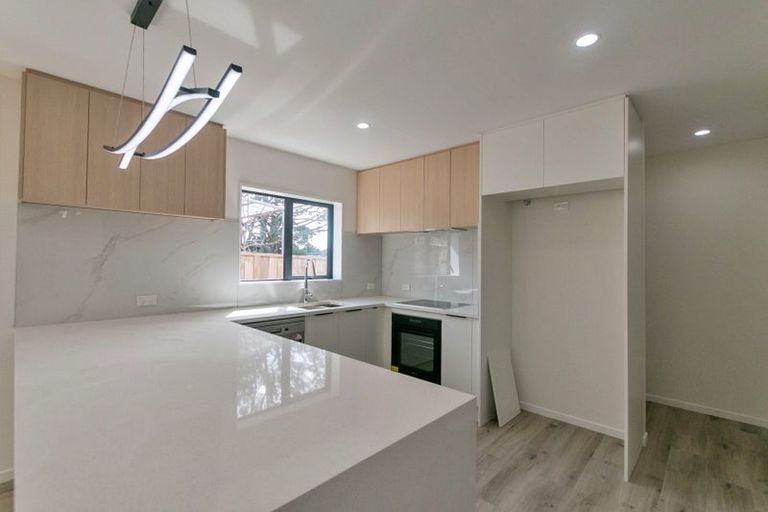 Photo of property in 17e Martin Place, Kelston, Auckland, 0602
