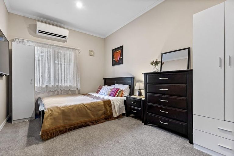 Photo of property in 21 Cinnabar Place, Westgate, Auckland, 0614