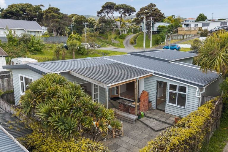 Photo of property in 53 Tiromoana Road, Raumati South, Paraparaumu, 5032