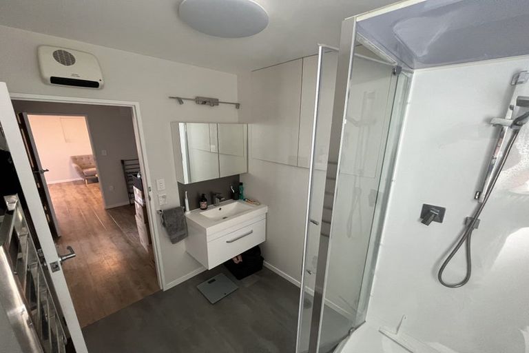 Photo of property in 11 Longcroft Terrace, Newlands, Wellington, 6037