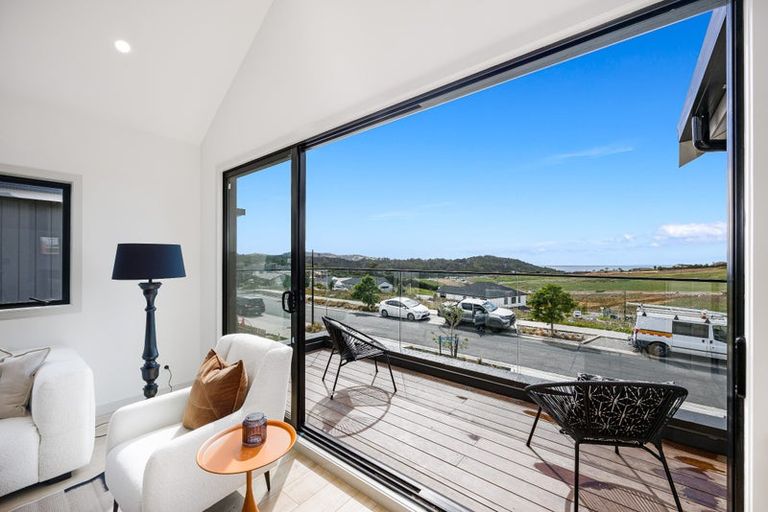 Photo of property in 62 Matangi View Drive, Orewa, 0931
