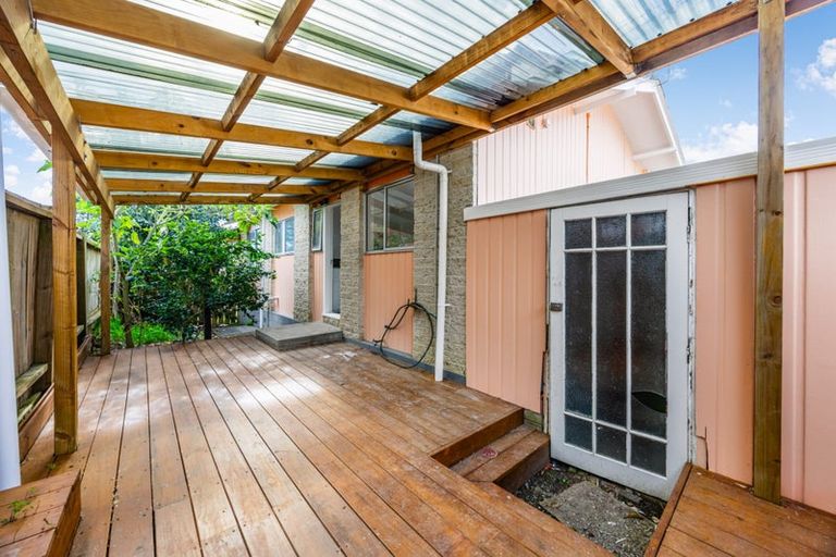 Photo of property in 2/51 Rimu Street, New Lynn, Auckland, 0600