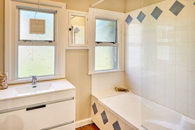 Photo of property in 7 Ames Street, Paekakariki, 5034