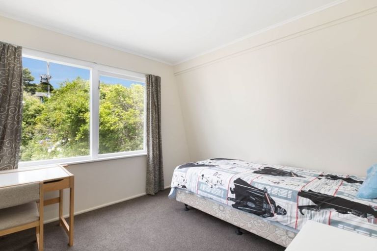 Photo of property in 34 Lyndhurst Road, Tawa, Wellington, 5028