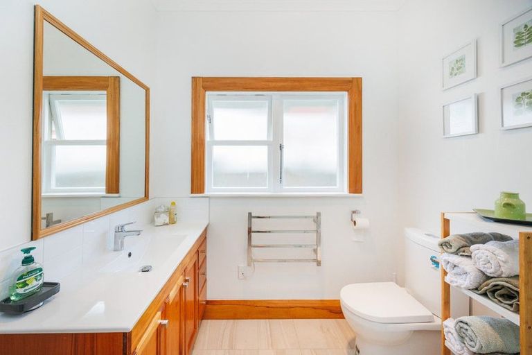 Photo of property in 15 Miro Street, Takaro, Palmerston North, 4410