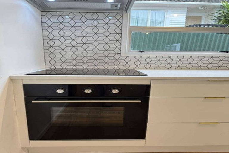 Photo of property in 3 Hartley Terrace, Massey, Auckland, 0614