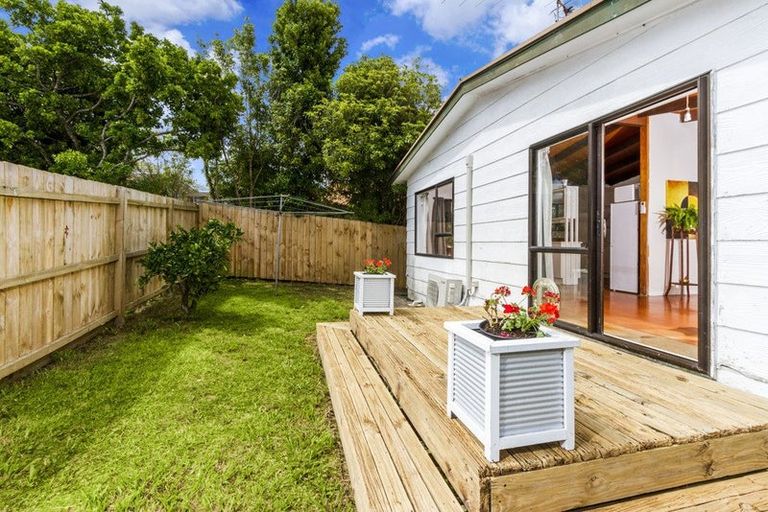 Photo of property in 1/65 Stanley Road, Glenfield, Auckland, 0629