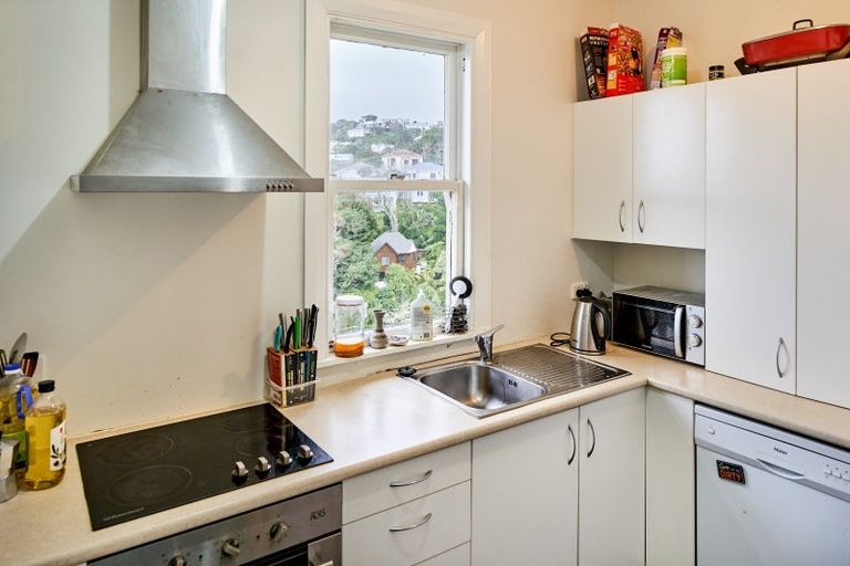 Photo of property in 24 Garden Road, Northland, Wellington, 6012