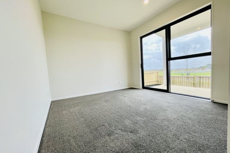 Photo of property in 32 Auranga Drive, Karaka, 2113