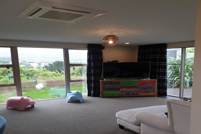 Photo of property in 24 Cresswell Place, Johnsonville, Wellington, 6037