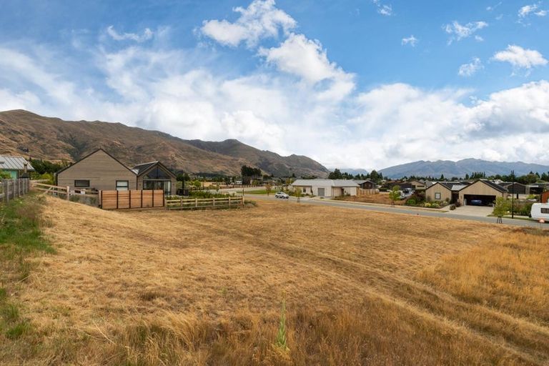 Photo of property in 6 Doug Ledgerwood Drive, Wanaka, 9305