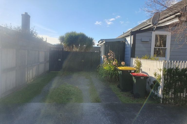 Photo of property in 37 Ludlam Crescent, Woburn, Lower Hutt, 5010