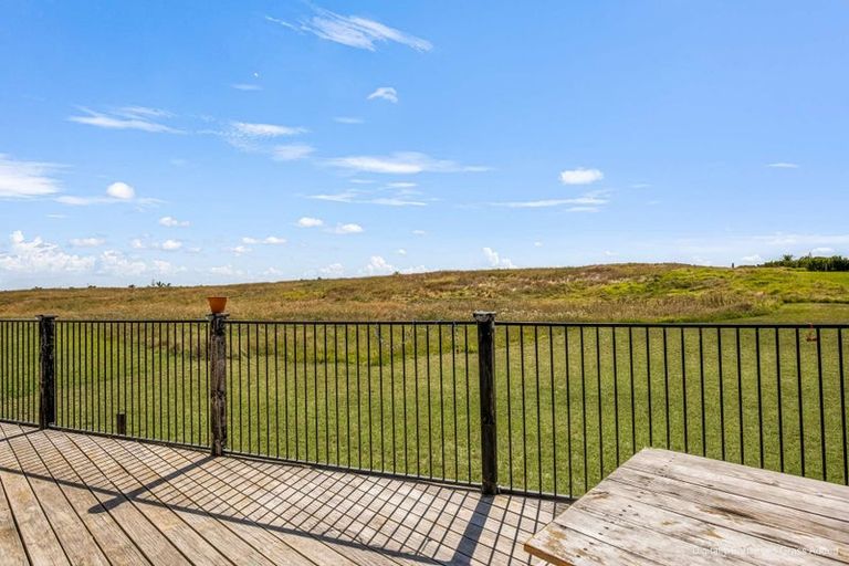 Photo of property in 10 Selliera Place, Papamoa Beach, Papamoa, 3118