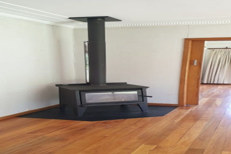 Photo of property in 9 Lind Street, Kimbolton, Feilding, 4777