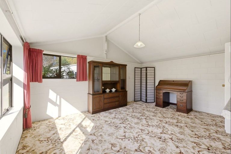 Photo of property in 20 Queens Avenue, Waikuku Beach, 7402