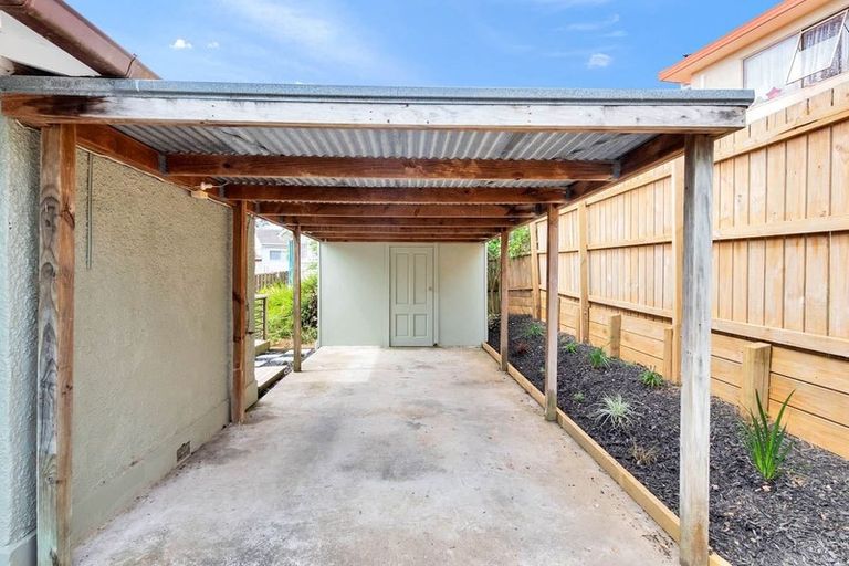 Photo of property in 19 Craigbank Avenue, New Lynn, Auckland, 0600