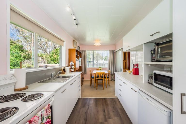 Photo of property in 1 Graham Grove, Waikanae, 5036