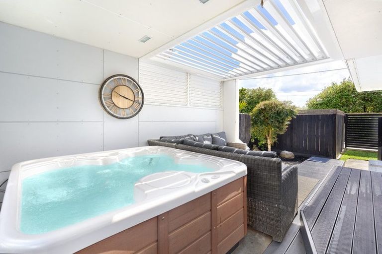 Photo of property in 31 Riverside Road, Orewa, 0931