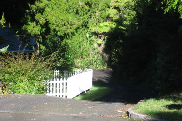 Photo of property in 35 Longfellow Parade, Glen Eden, Auckland, 0604