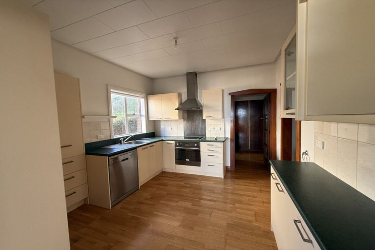 Photo of property in 26 Seaview Terrace, Kew, Dunedin, 9012