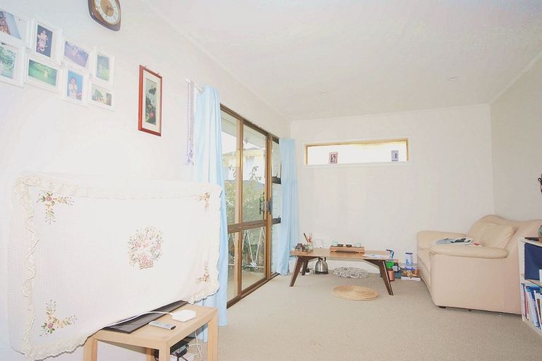 Photo of property in 2/28 Priestley Drive, Bucklands Beach, Auckland, 2014