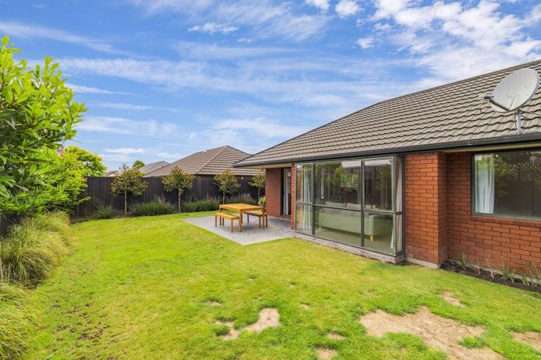 Photo of property in 15 Farquhars Road, Redwood, Christchurch, 8051