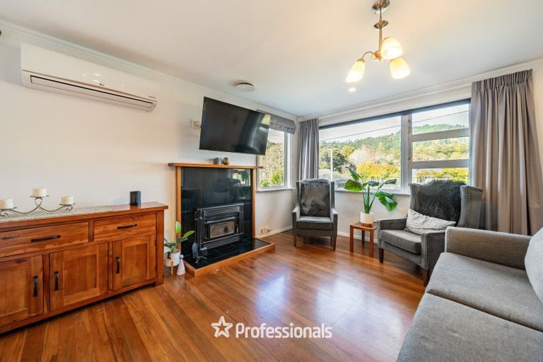 Photo of property in 14 Pinehaven Road, Pinehaven, Upper Hutt, 5019