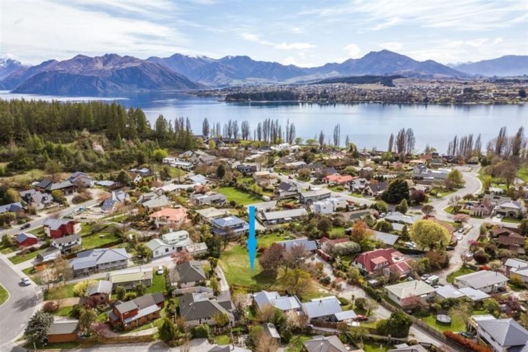 Photo of property in 18 Heuchan Lane, Wanaka, 9305