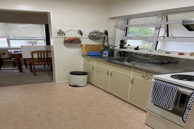 Photo of property in 28 Oriwa Street, Waikanae, 5036