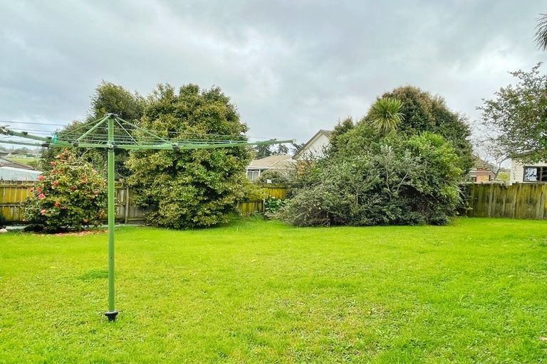 Photo of property in 129 Aviemore Drive, Highland Park, Auckland, 2010
