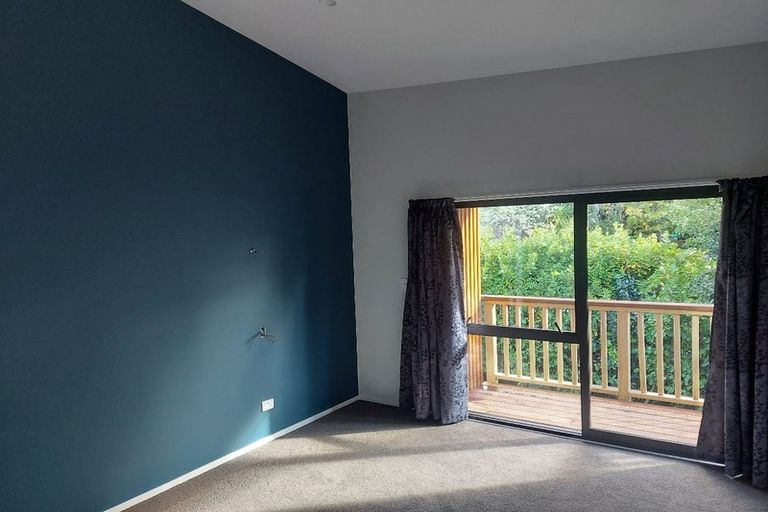 Photo of property in 20 De Val Drive, Titirangi, Auckland, 0604