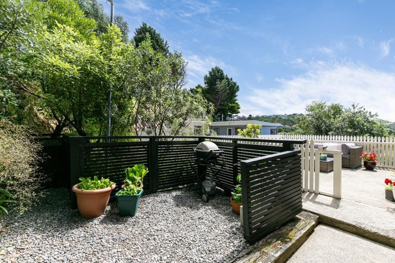 Photo of property in 24 Southern Cross Crescent, Island Bay, Wellington, 6023
