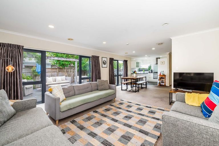 Photo of property in 18 Robert Grove, Paraparaumu, 5032