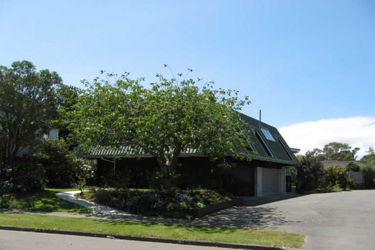 Photo of property in 10 Stormont Place, Avonhead, Christchurch, 8042