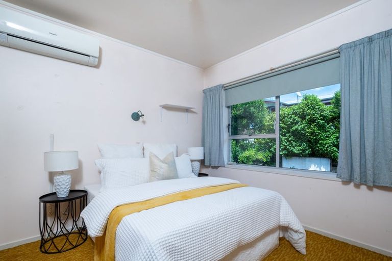 Photo of property in 12 Jenelin Road, Glendene, Auckland, 0602