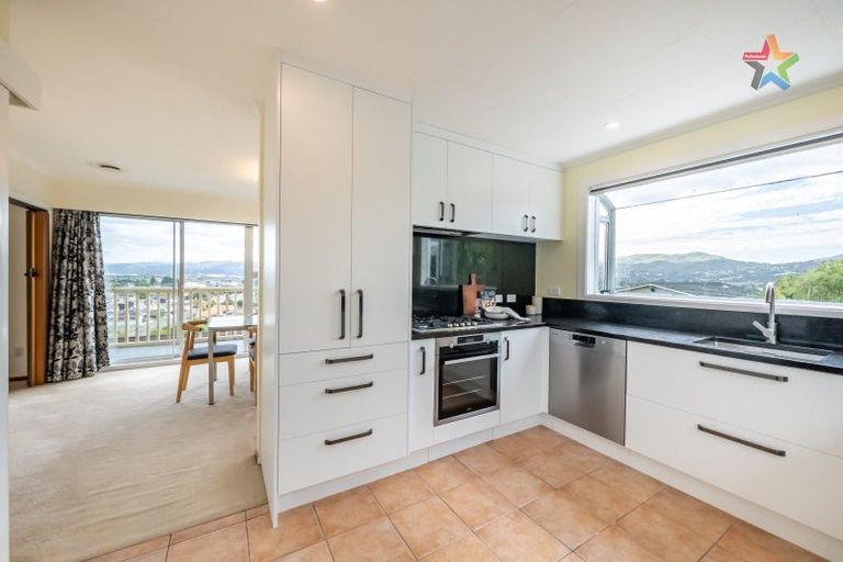 Photo of property in 10 Summit Road, Fairfield, Lower Hutt, 5011