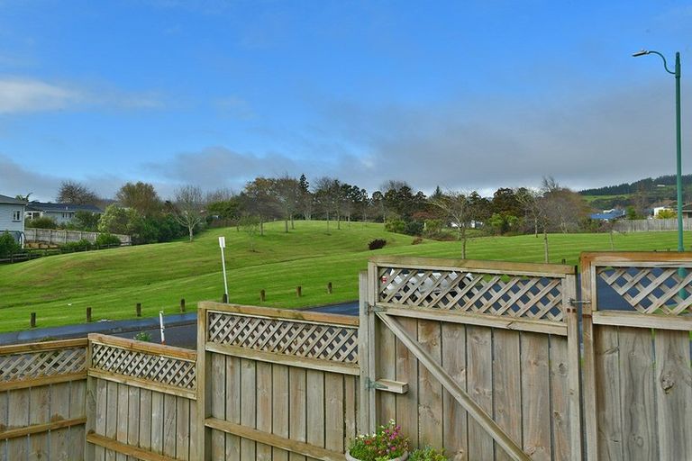 Photo of property in 30 Cabeleigh Drive, Helensville, 0800