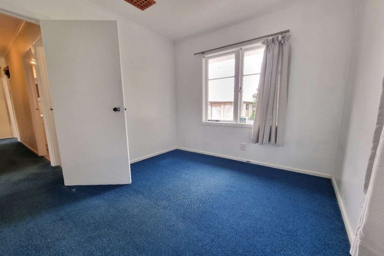 Photo of property in 64 Smythe Road, Henderson, Auckland, 0612