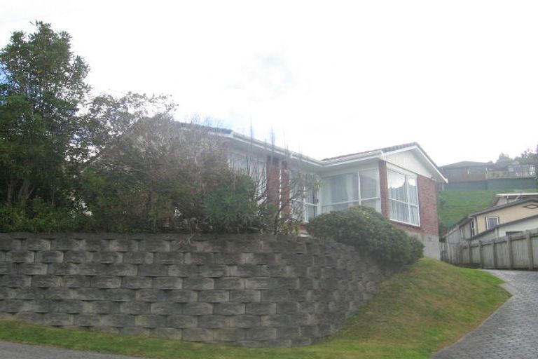 Photo of property in 2/152 Tirohanga Road, Tirohanga, Lower Hutt, 5010