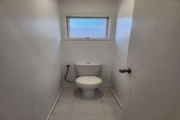 Photo of property in 2/44 Waimumu Road, Massey, Auckland, 0614