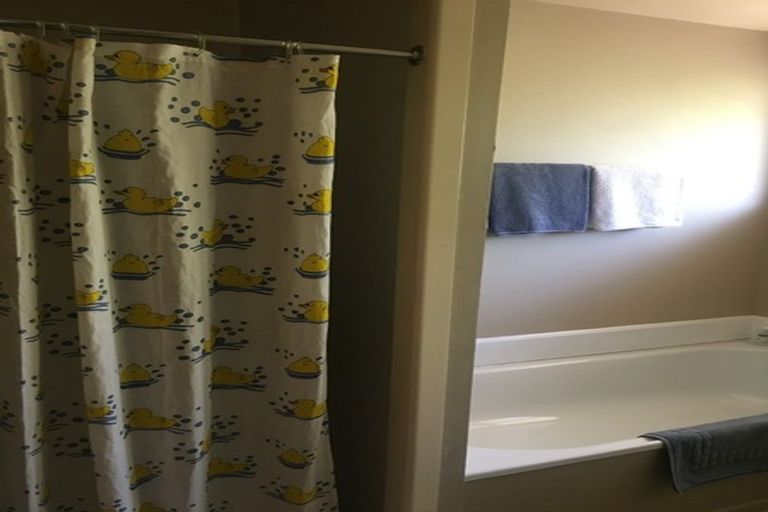 Photo of property in 19 Resolution Place, Bryndwr, Christchurch, 8053