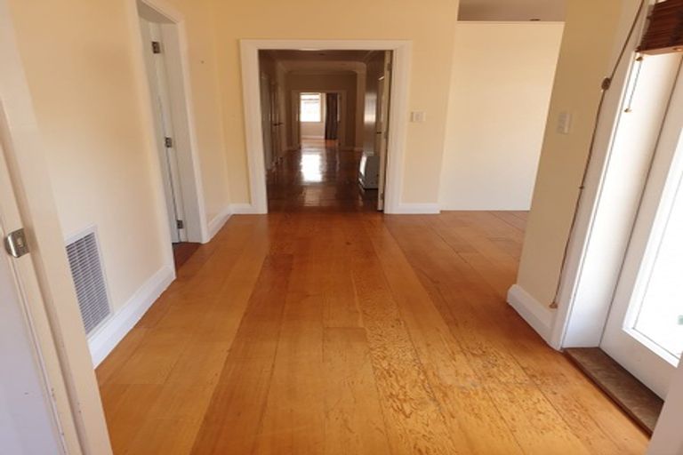 Photo of property in 333 The Parade, Island Bay, Wellington, 6023