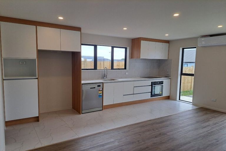 Photo of property in 20 Rorotu Avenue, Karaka, 2113