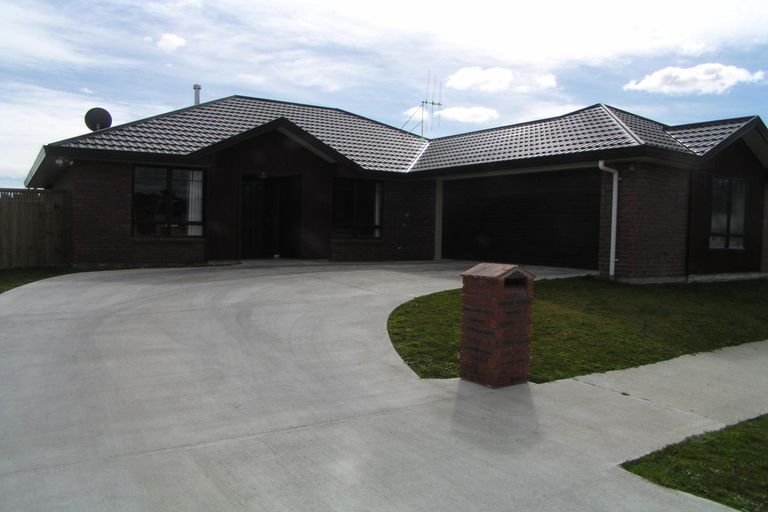 Photo of property in 41 Boston Parade, Kelvin Grove, Palmerston North, 4414
